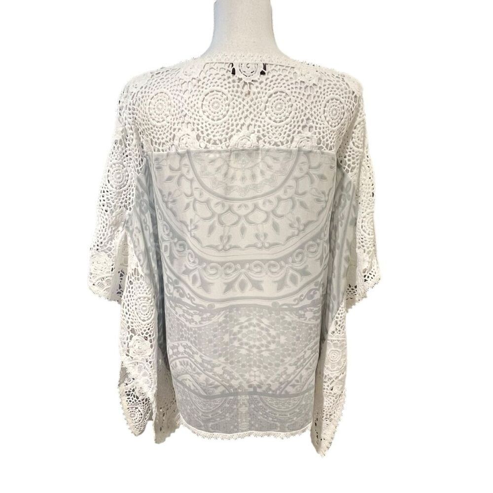 Hale Bob Beachy Mandala Print Tunic Top Sz M Grey White Crochet Trim Boho Resort - Picture 3 of 8